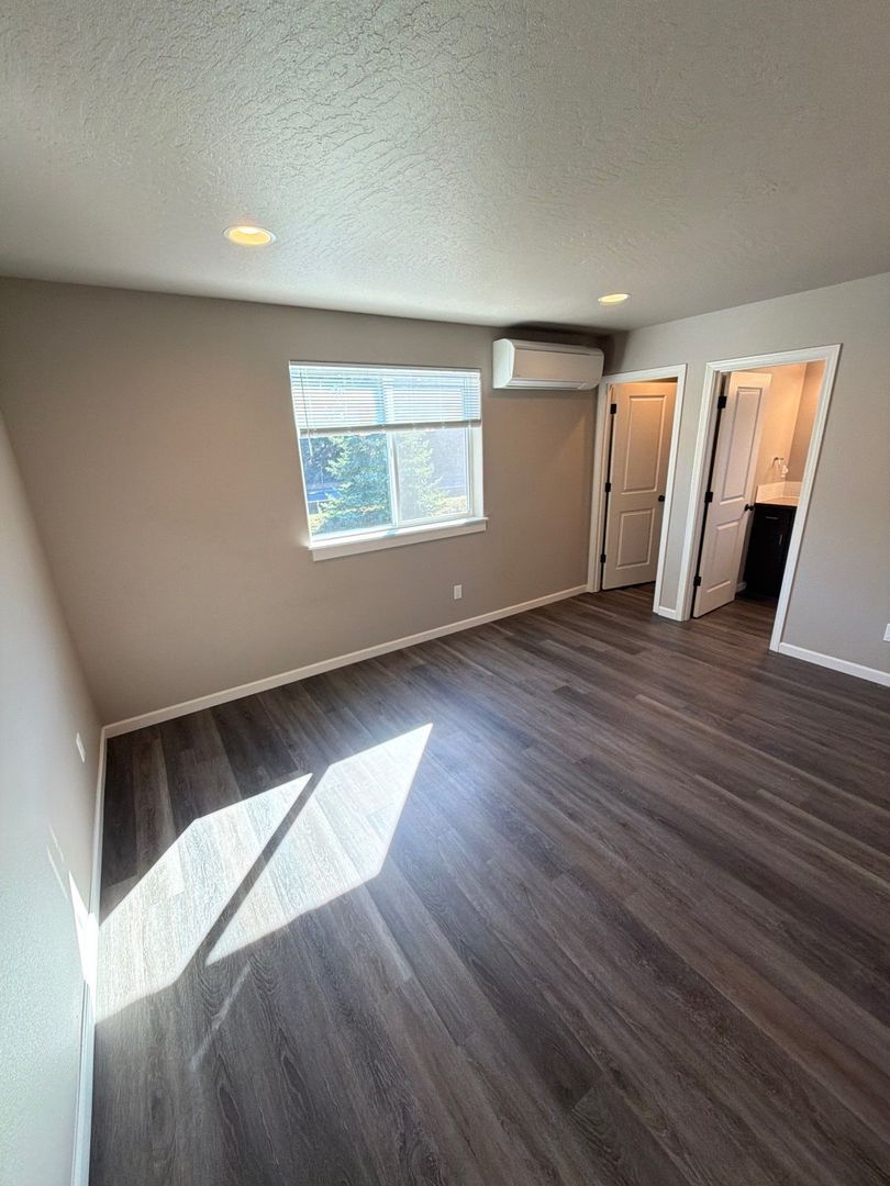 AVAILABLE NOW in Eugene! | Spacious 4 BD / 2.5 BA Single Family Home | Pets Welcome! property image