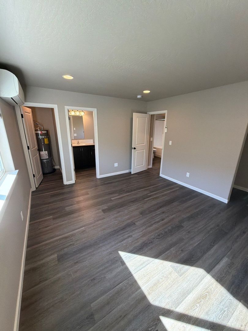 AVAILABLE NOW in Eugene! | Spacious 4 BD / 2.5 BA Single Family Home | Pets Welcome! property image