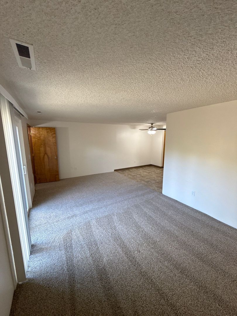 NW Salem, 1 Bed, 1 Bath, 2nd Floor Apartment, W/S/G Paid, AVAILABLE NOW! property image