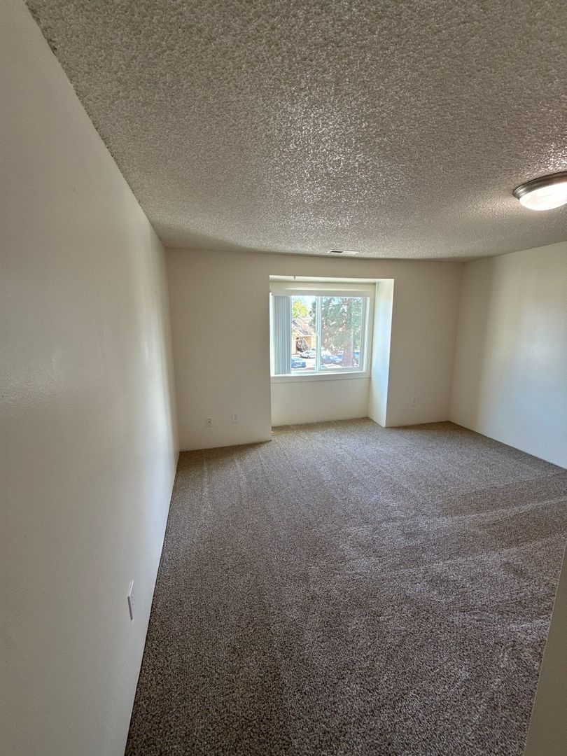 NW Salem, 1 Bed, 1 Bath, 2nd Floor Apartment, W/S/G Paid, AVAILABLE NOW! property image