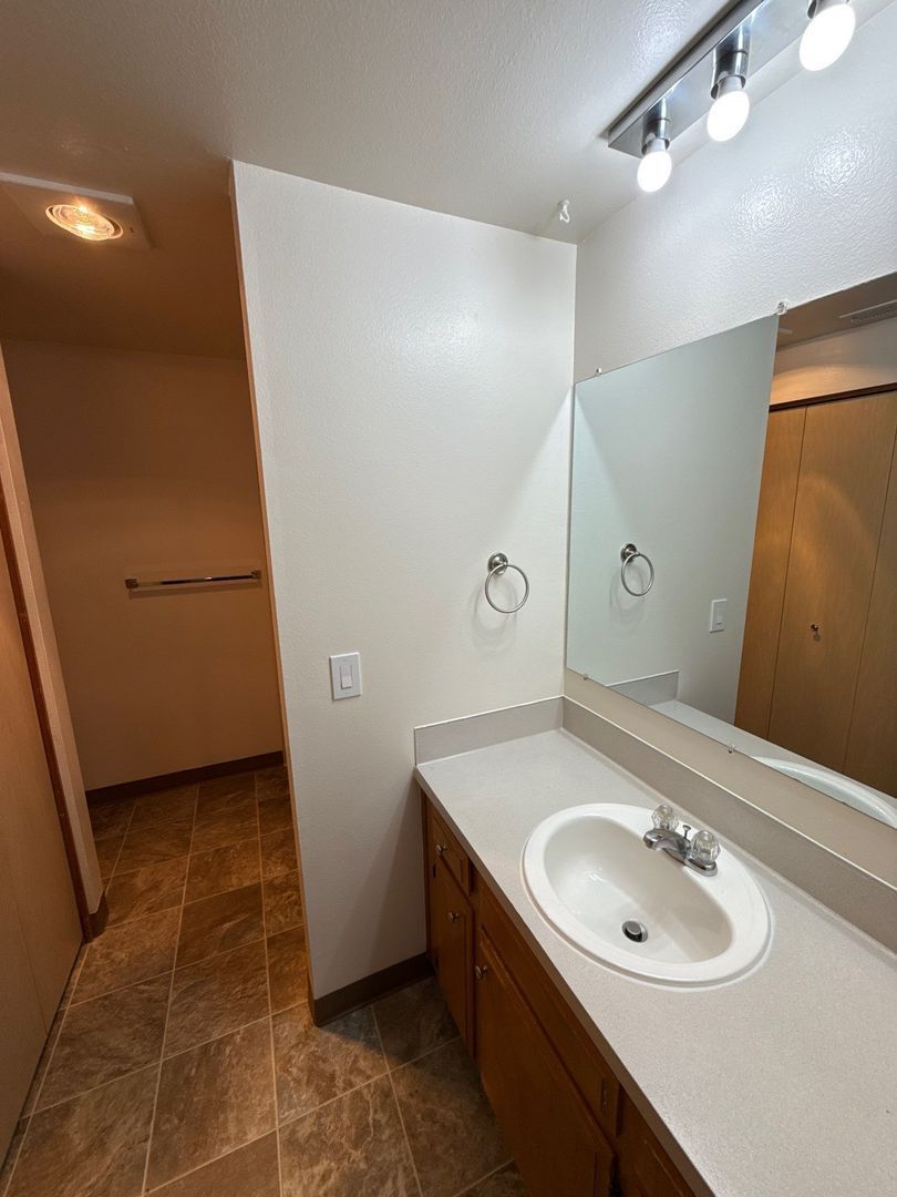 NW Salem, 1 Bed, 1 Bath, 2nd Floor Apartment, W/S/G Paid, AVAILABLE NOW! property image
