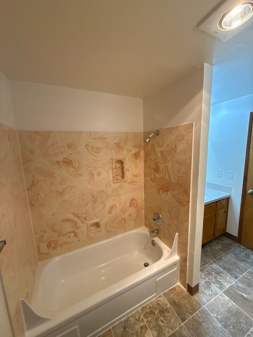 NW Salem, 1 Bed, 1 Bath, 2nd Floor Apartment, W/S/G Paid, AVAILABLE NOW! property image