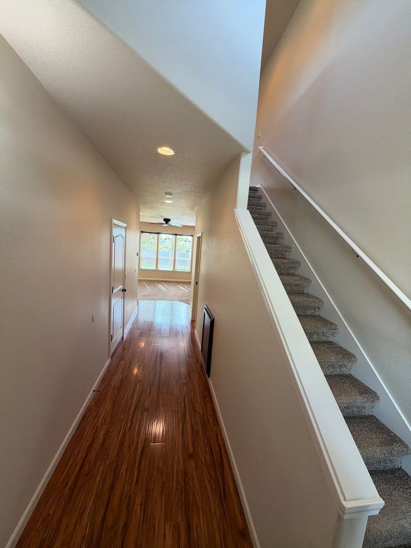 Aumsville 3 Bed 3 Bath Duplex, W/S Paid, AVAILABLE NOW! property image