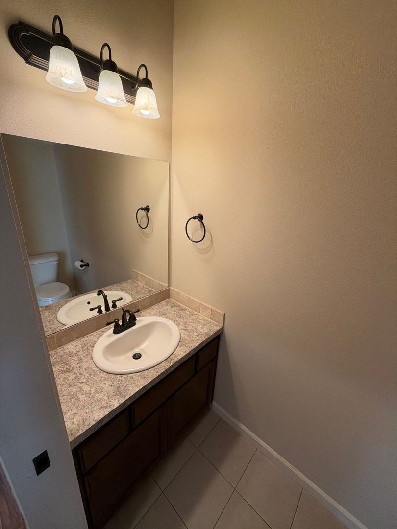 Aumsville 3 Bed 3 Bath Duplex, W/S Paid, AVAILABLE NOW! property image