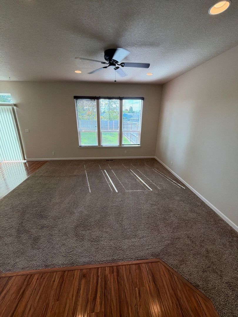 Aumsville 3 Bed 3 Bath Duplex, W/S Paid, AVAILABLE NOW! property image