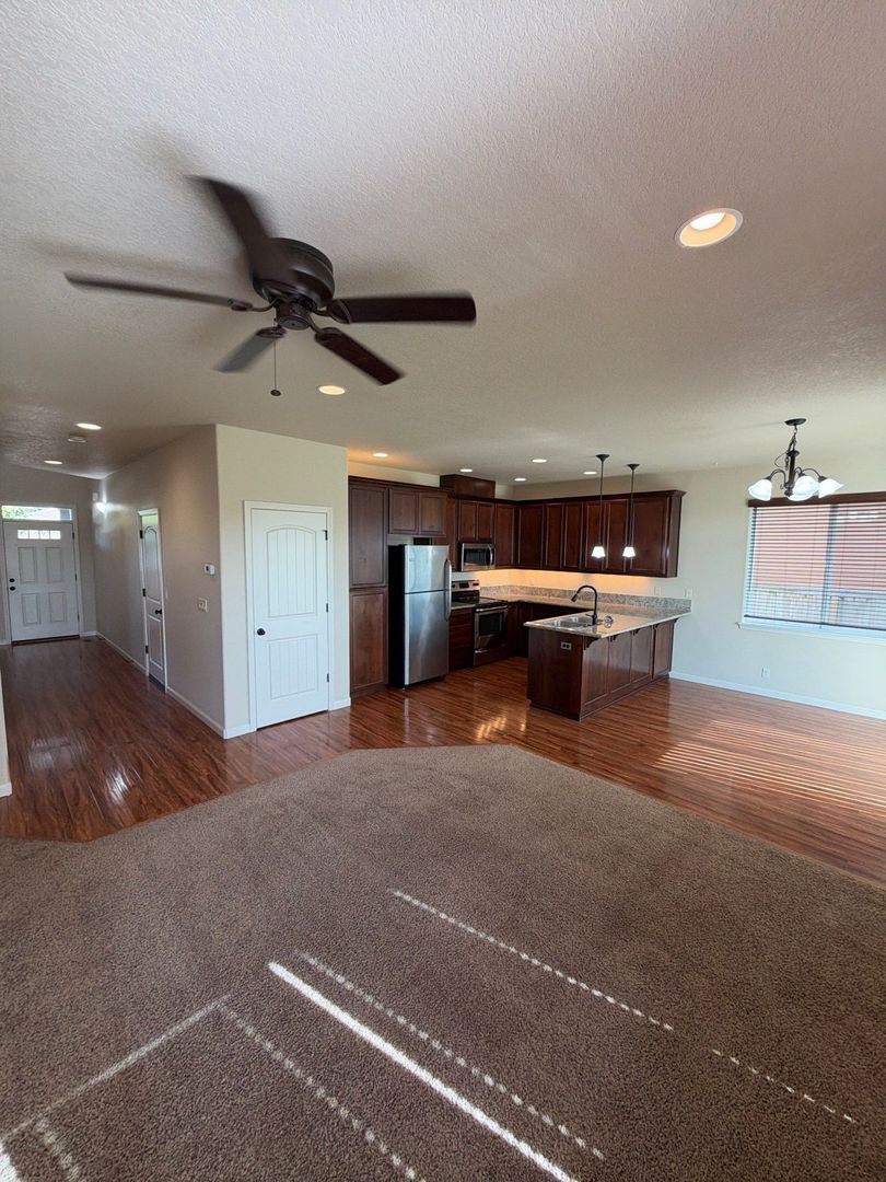 Aumsville 3 Bed 3 Bath Duplex, W/S Paid, AVAILABLE NOW! property image