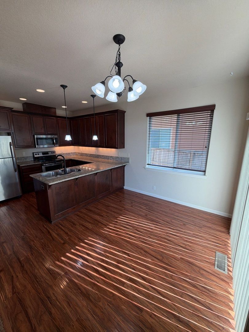 Aumsville 3 Bed 3 Bath Duplex, W/S Paid, AVAILABLE NOW! property image