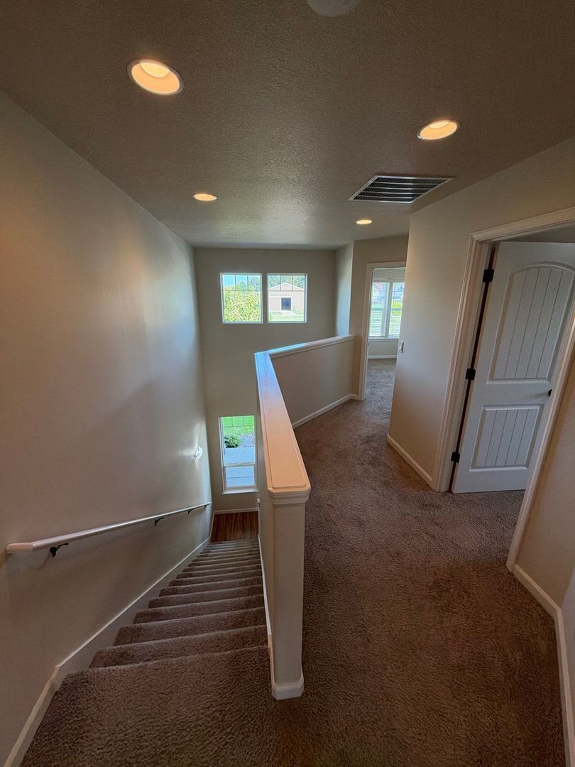 Aumsville 3 Bed 3 Bath Duplex, W/S Paid, AVAILABLE NOW! property image