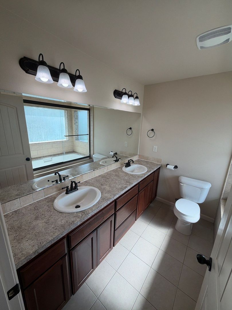 Aumsville 3 Bed 3 Bath Duplex, W/S Paid, AVAILABLE NOW! property image