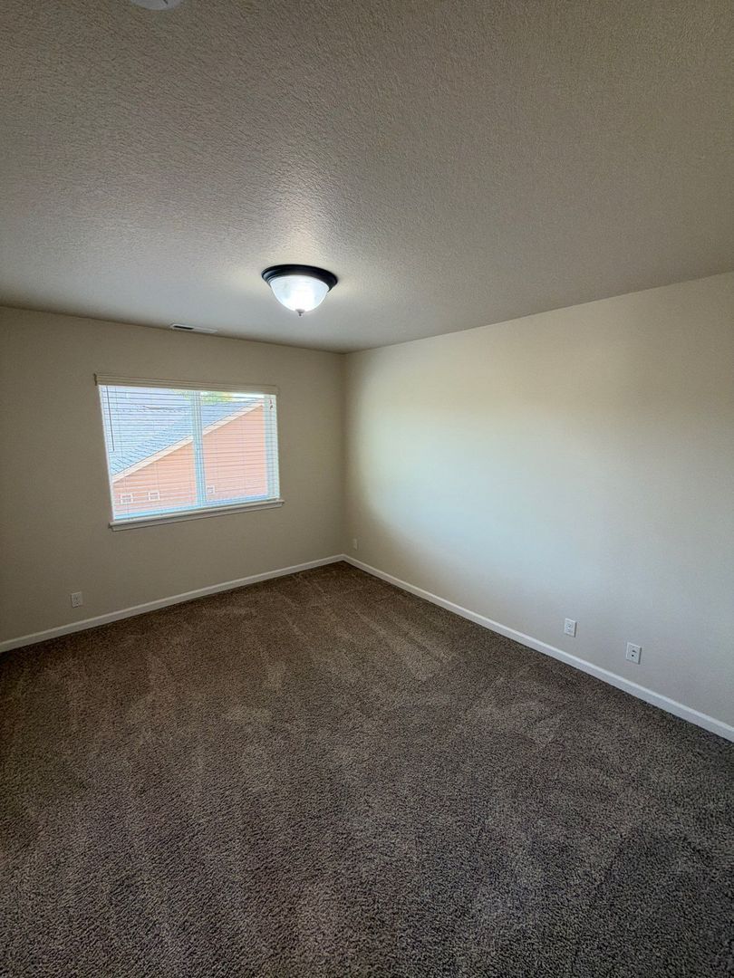 Aumsville 3 Bed 3 Bath Duplex, W/S Paid, AVAILABLE NOW! property image