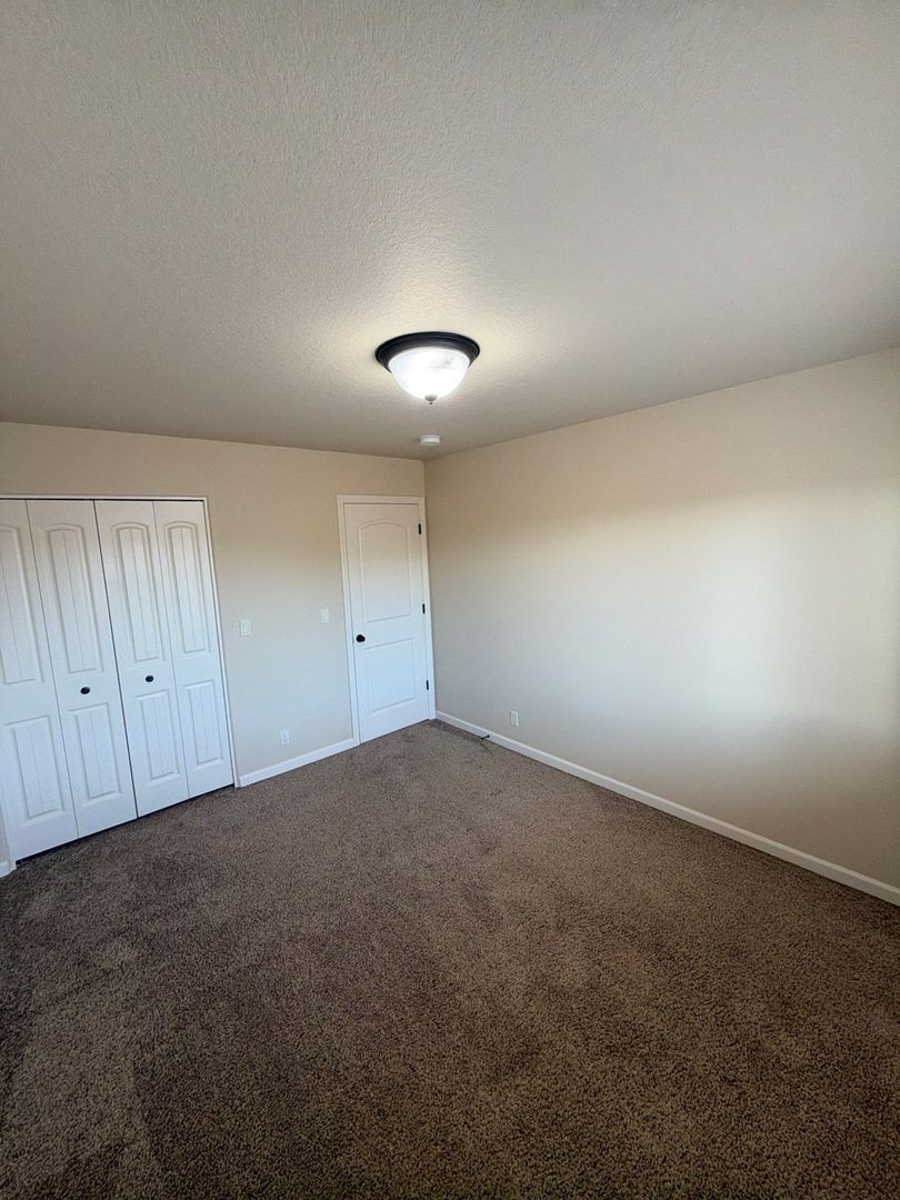 Aumsville 3 Bed 3 Bath Duplex, W/S Paid, AVAILABLE NOW! property image