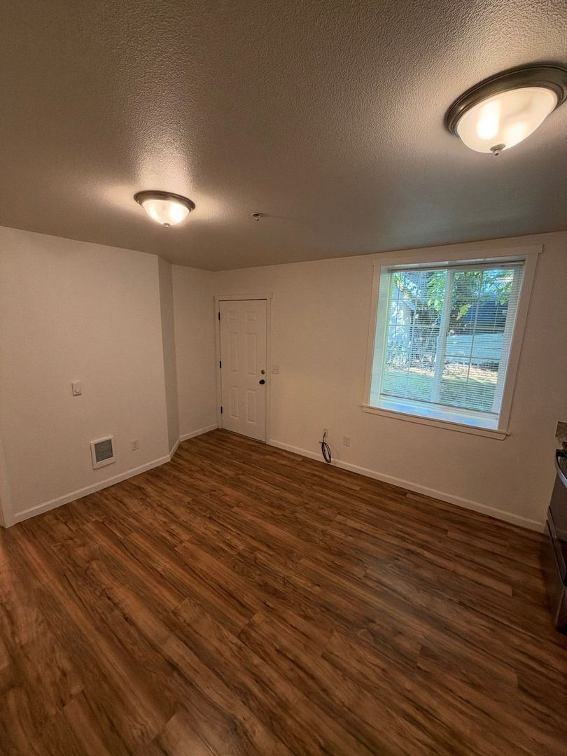 $1,195 First 3 Months, Mount Angel, 2 Bed, 1 Bath, 1st Floor Apartment, Pet Friendly, AVAILABLE NOW! property image