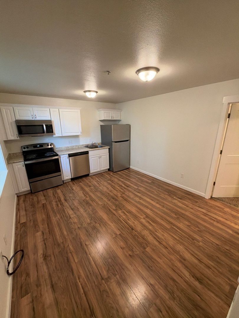 $1,195 First 3 Months, Mount Angel, 2 Bed, 1 Bath, 1st Floor Apartment, Pet Friendly, AVAILABLE NOW! property image