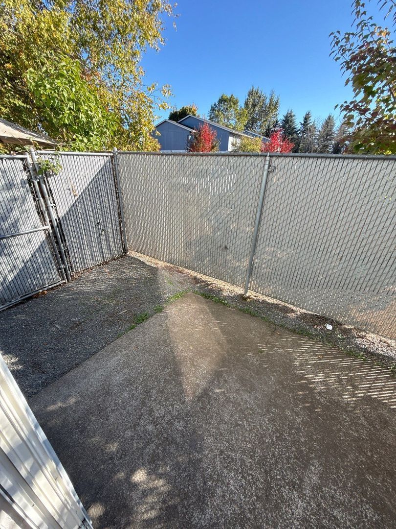 Corvallis, 2 Bed, 1 Bath, Townhouse, W/S/G Included, AVAILABLE NOW! property image