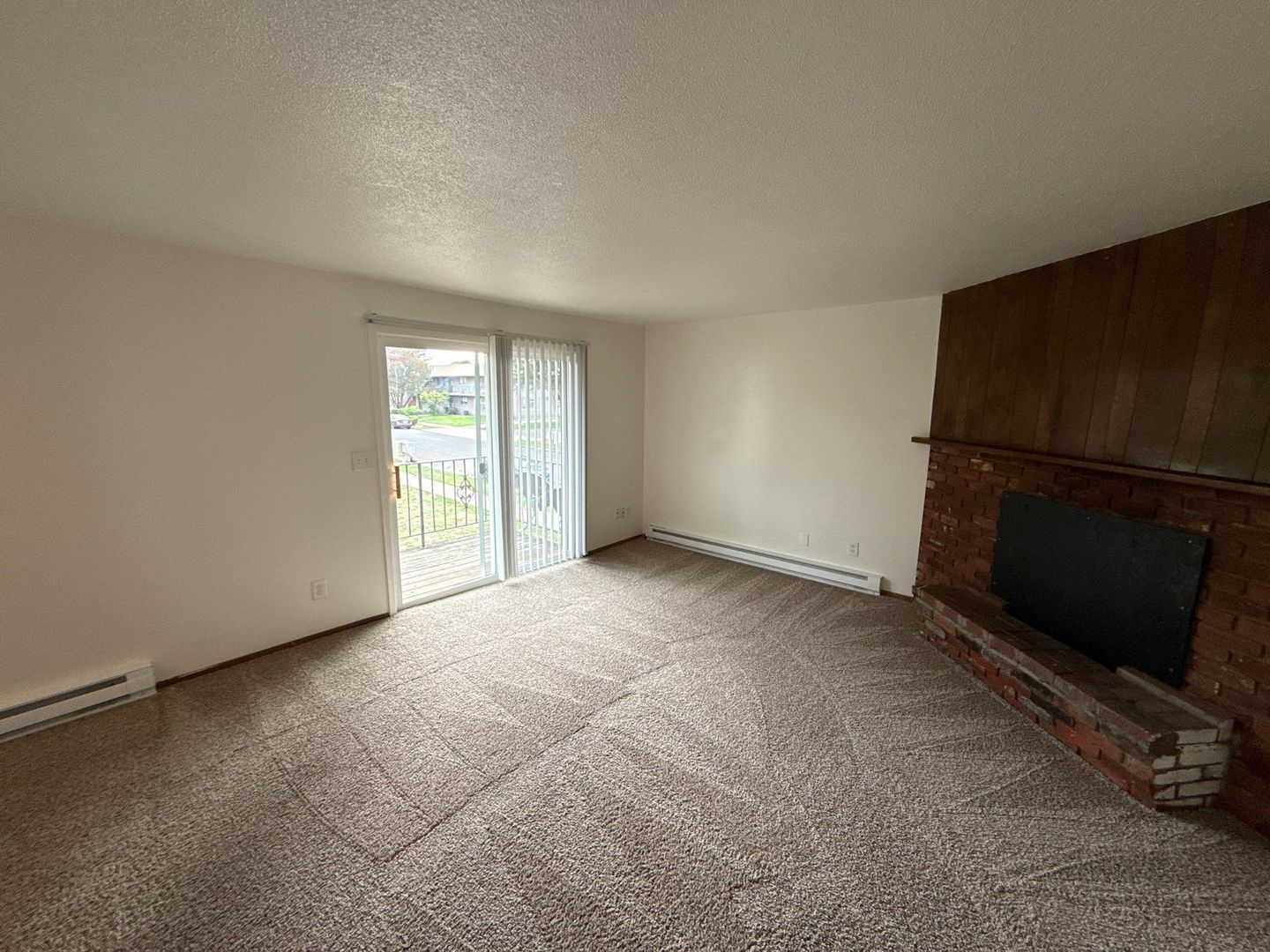 $1,095 First 6 Months, NE Salem 2 Bed 1 Bath 2nd Floor Apartment, W/S/G Paid | AVAILABLE NOW! property image