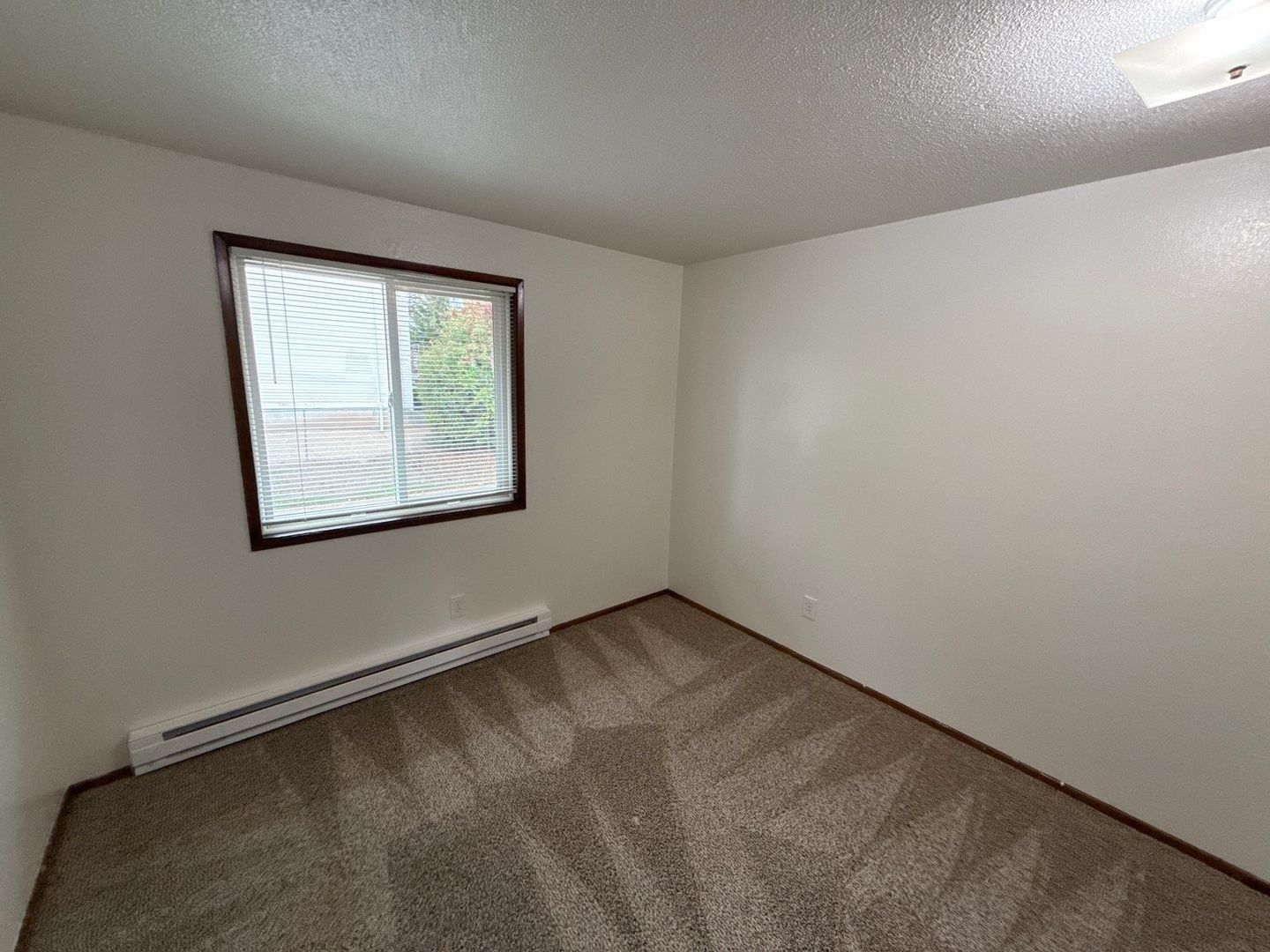 $1,095 First 6 Months, NE Salem 2 Bed 1 Bath 2nd Floor Apartment, W/S/G Paid | AVAILABLE NOW! property image