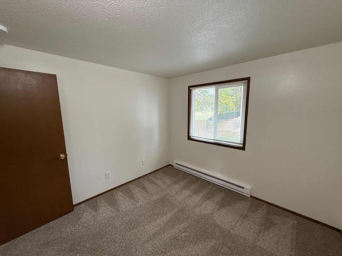 $1,095 First 6 Months, NE Salem 2 Bed 1 Bath 2nd Floor Apartment, W/S/G Paid | AVAILABLE NOW! property image