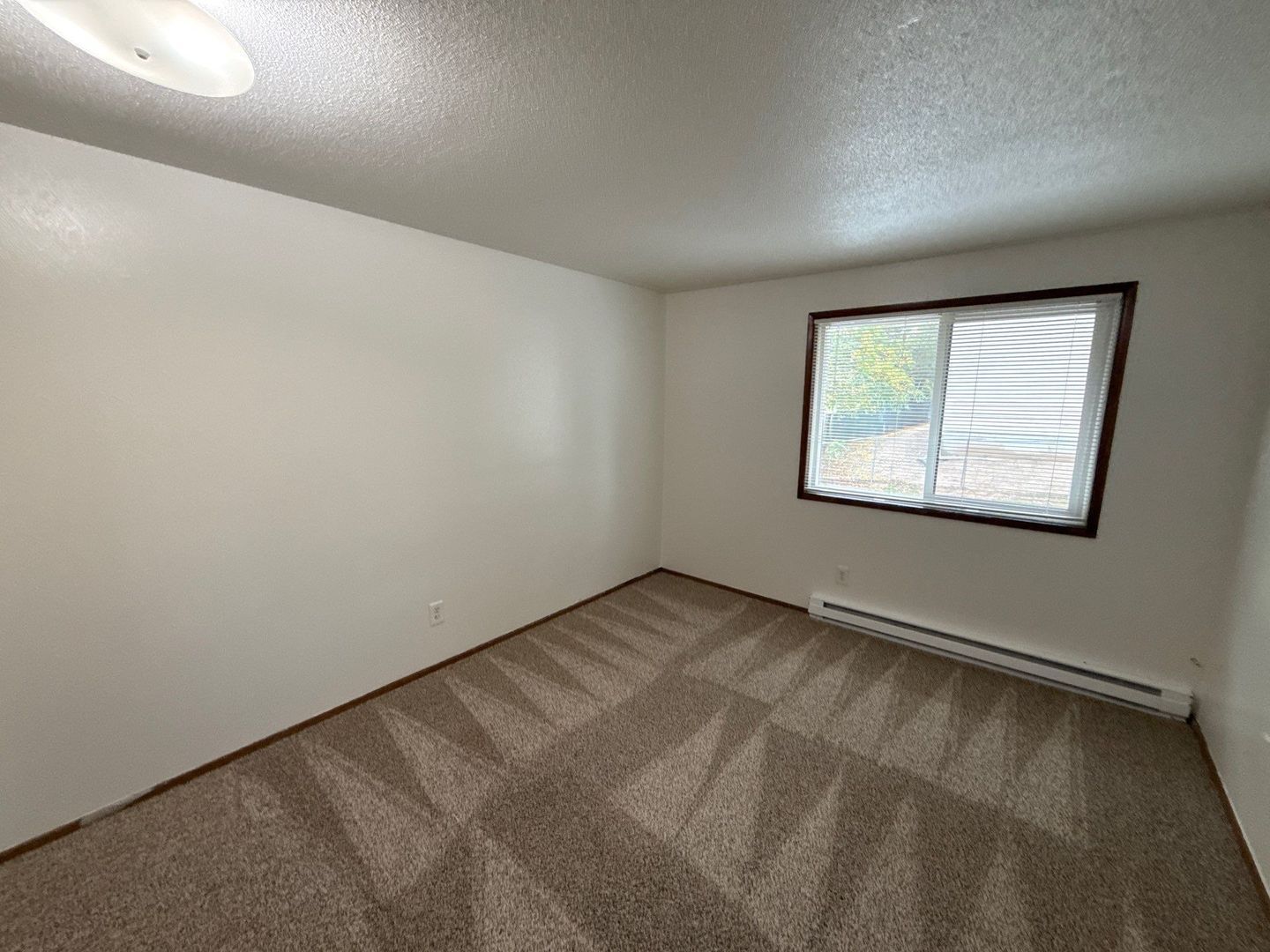 $1,095 First 6 Months, NE Salem 2 Bed 1 Bath 2nd Floor Apartment, W/S/G Paid | AVAILABLE NOW! property image