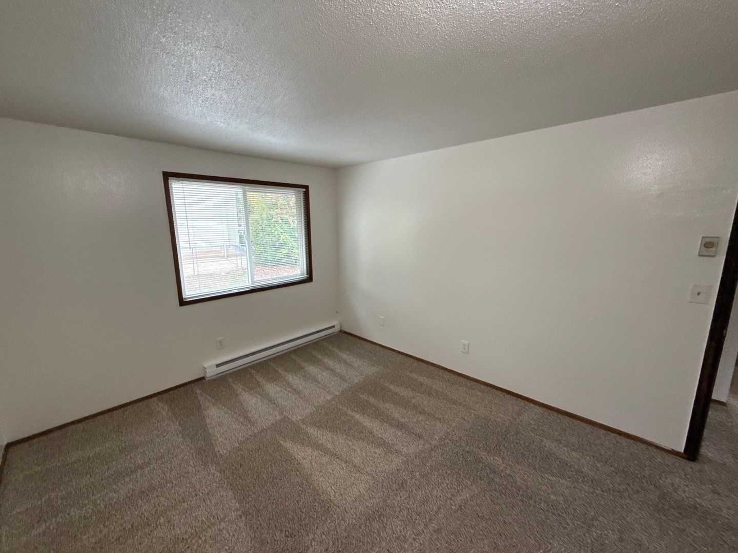$1,095 First 6 Months, NE Salem 2 Bed 1 Bath 2nd Floor Apartment, W/S/G Paid | AVAILABLE NOW! property image