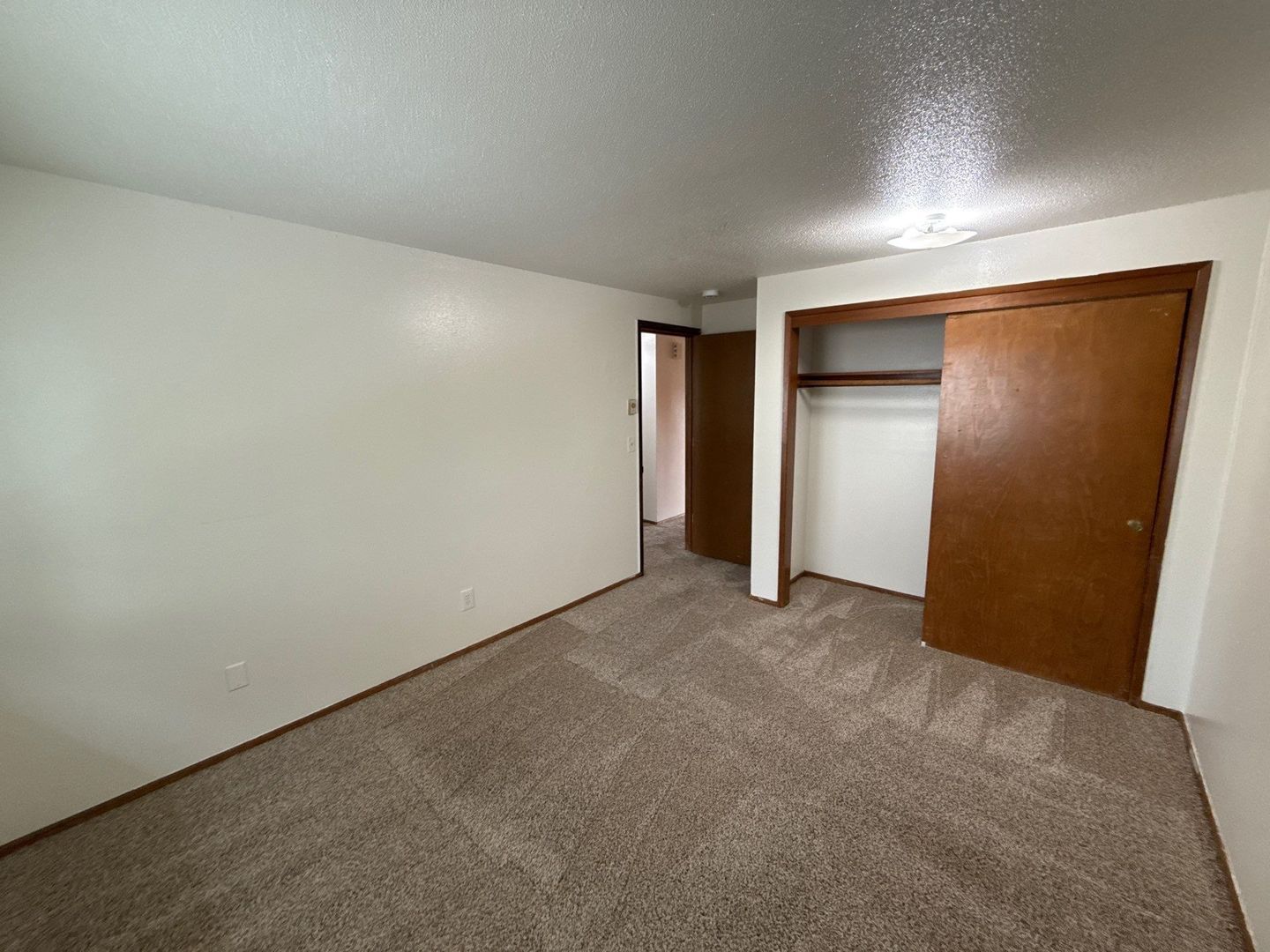 $1,095 First 6 Months, NE Salem 2 Bed 1 Bath 2nd Floor Apartment, W/S/G Paid | AVAILABLE NOW! property image