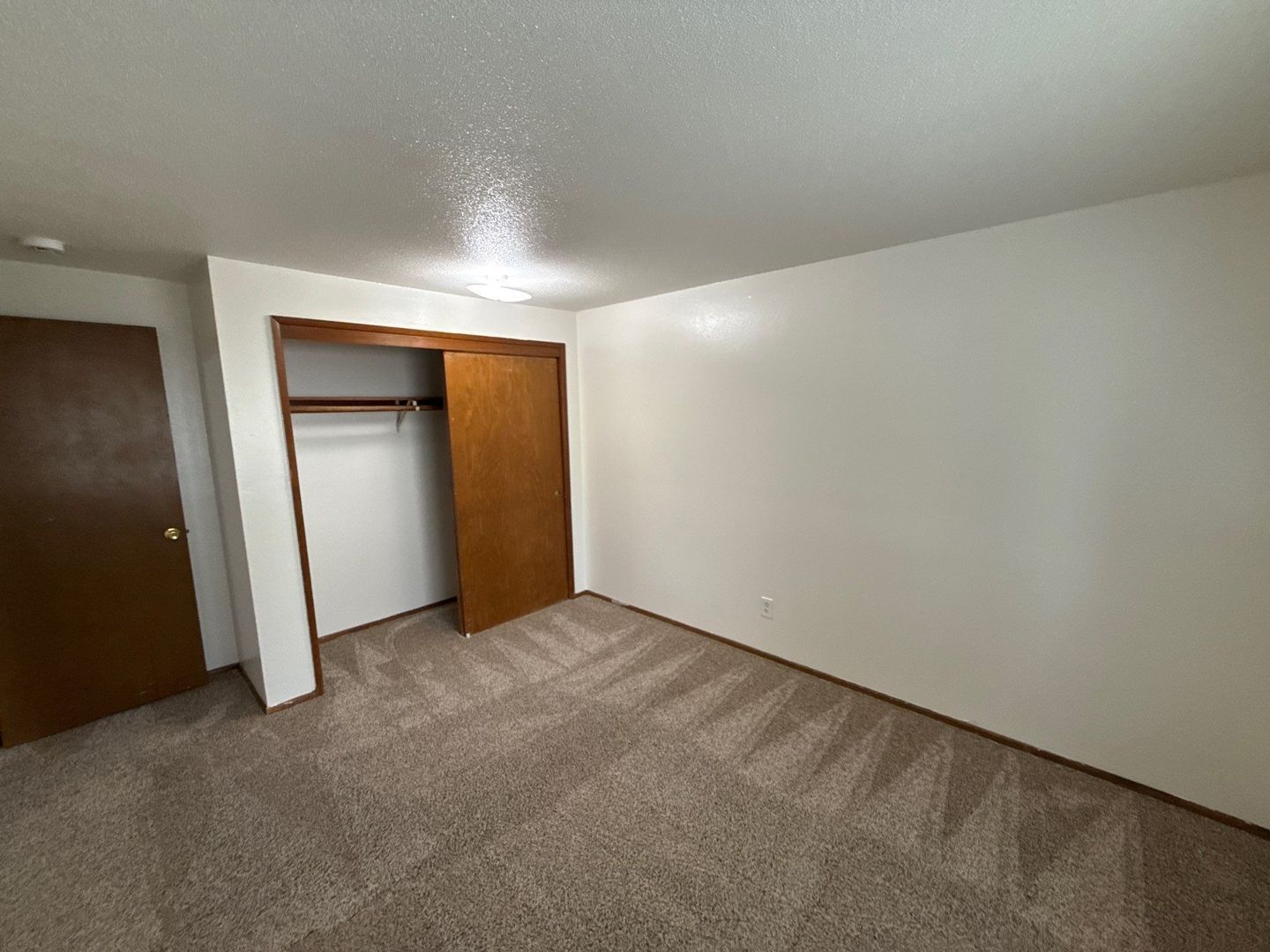 $1,095 First 6 Months, NE Salem 2 Bed 1 Bath 2nd Floor Apartment, W/S/G Paid | AVAILABLE NOW! property image