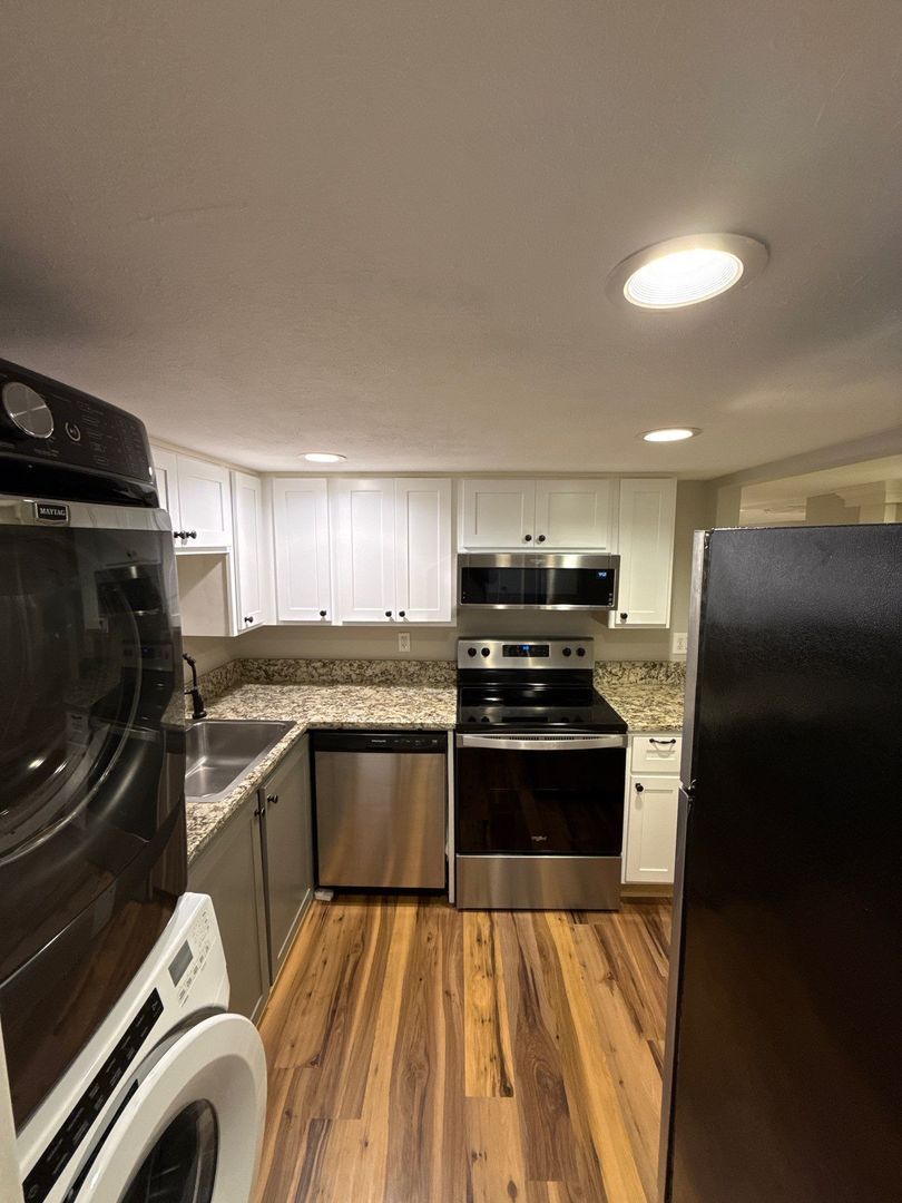 Spacious 3BR/1BA Lower Suite in South Salem – Private Entry, In-Unit Laundry (AVAILABLE NOW!) property image