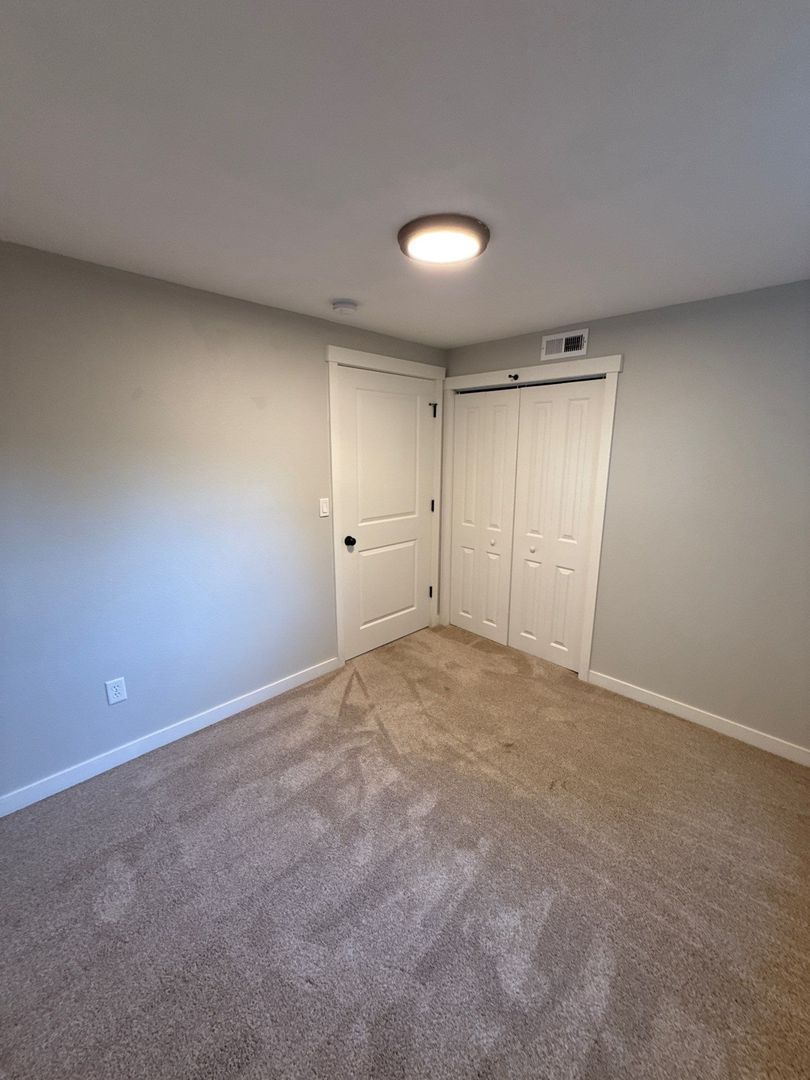 Spacious 3BR/1BA Lower Suite in South Salem – Private Entry, In-Unit Laundry (AVAILABLE NOW!) property image