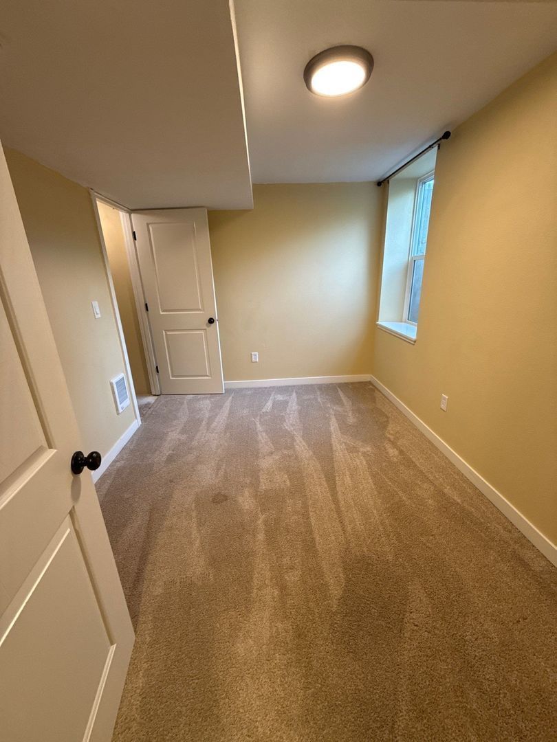 Spacious 3BR/1BA Lower Suite in South Salem – Private Entry, In-Unit Laundry (AVAILABLE NOW!) property image