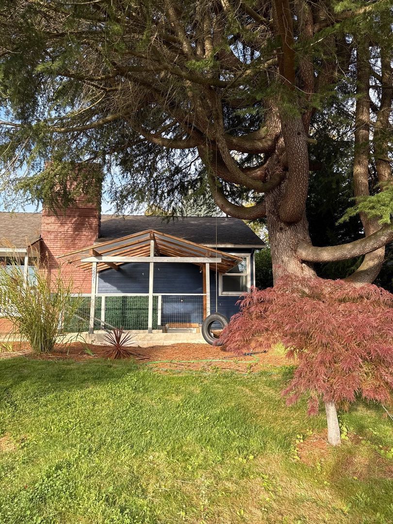 Spacious 3BR/1BA Lower Suite in South Salem – Private Entry, In-Unit Laundry (AVAILABLE NOW!) property image