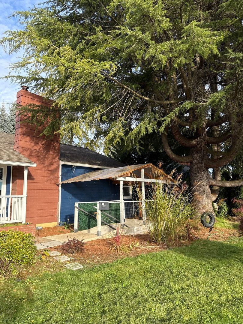 Spacious 3BR/1BA Lower Suite in South Salem – Private Entry, In-Unit Laundry (AVAILABLE NOW!) property image