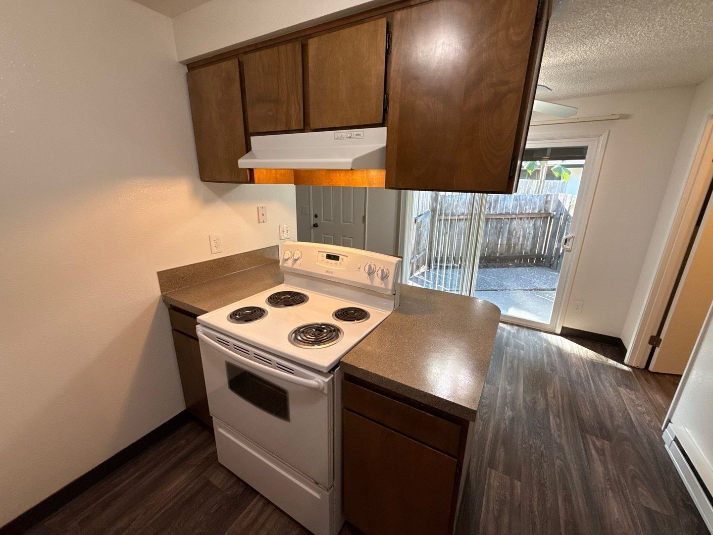 SE Salem 2 Bed 1 Bath 1 Story Complex, AVAILABLE NOW! property image