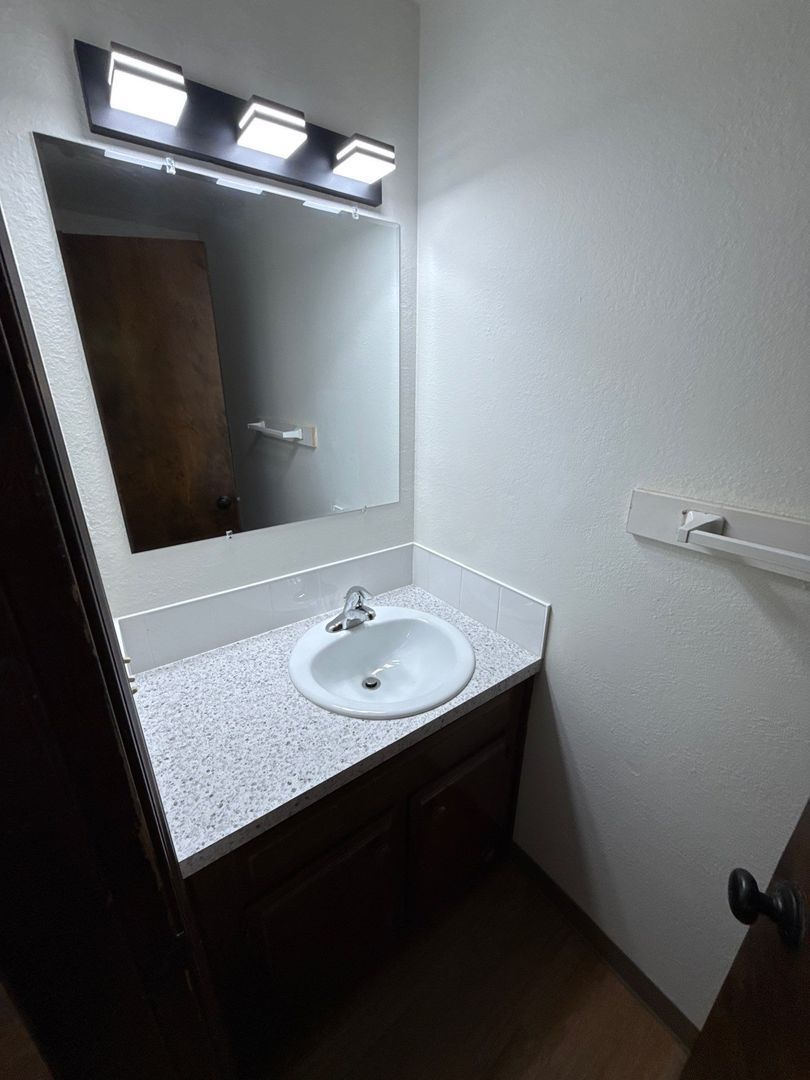 Spacious 3-Bedroom Corvallis Duplex with 1.5 Baths – Move-In Ready and Available Now! property image