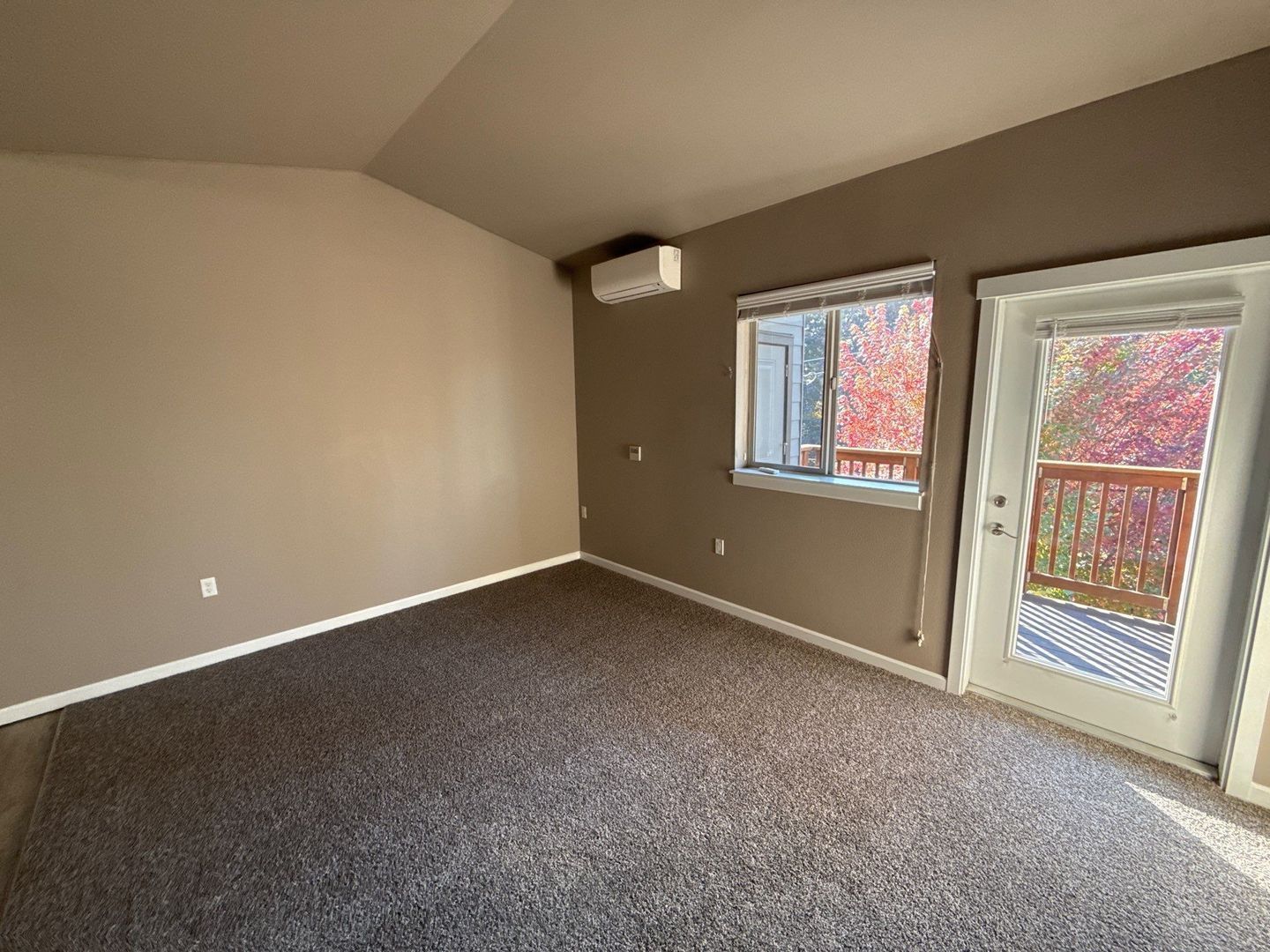 NE Newer Community 3/2, Flat Fee for W/S/G deck and AC!, AVAILABLE NOW! property image