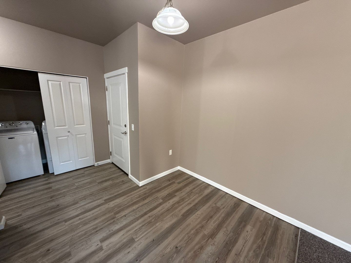 NE Newer Community 3/2, Flat Fee for W/S/G deck and AC!, AVAILABLE NOW! property image