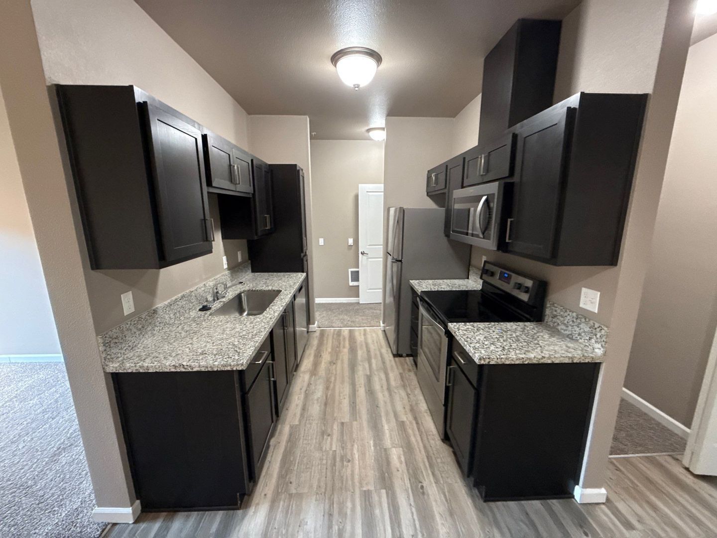 NE Newer Community 3/2, Flat Fee for W/S/G deck and AC!, AVAILABLE NOW! property image