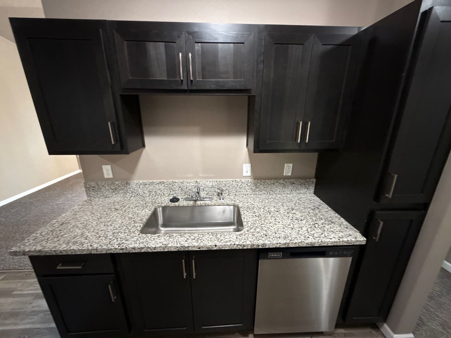 NE Newer Community 3/2, Flat Fee for W/S/G deck and AC!, AVAILABLE NOW! property image