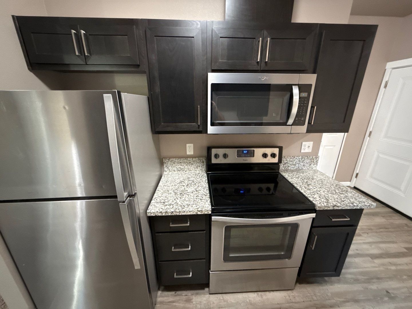 NE Newer Community 3/2, Flat Fee for W/S/G deck and AC!, AVAILABLE NOW! property image