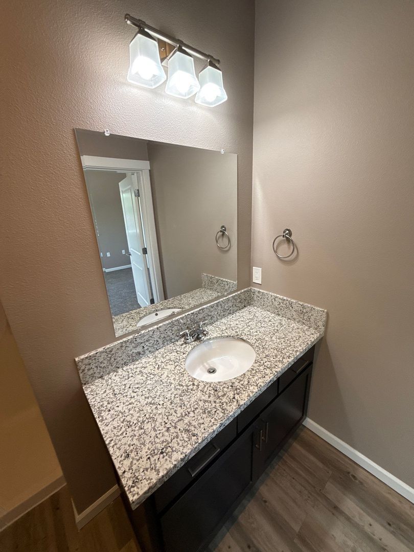 NE Newer Community 3/2, Flat Fee for W/S/G deck and AC!, AVAILABLE NOW! property image