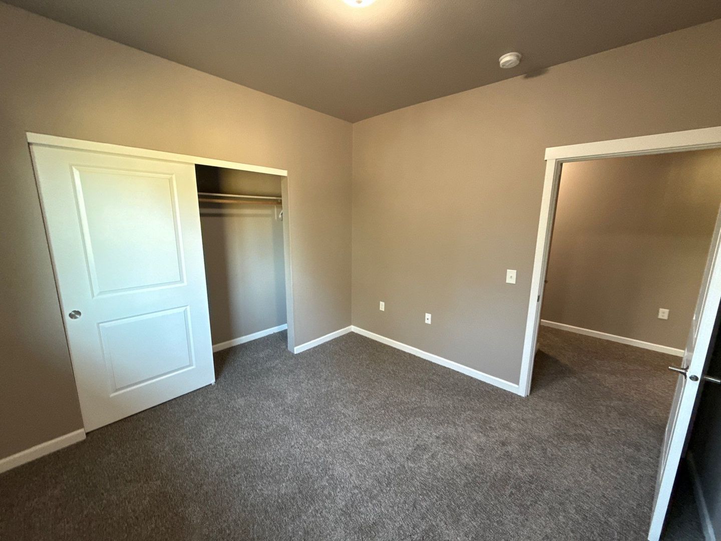 NE Newer Community 3/2, Flat Fee for W/S/G deck and AC!, AVAILABLE NOW! property image