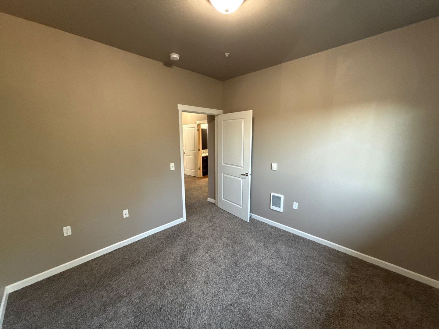 NE Newer Community 3/2, Flat Fee for W/S/G deck and AC!, AVAILABLE NOW! property image