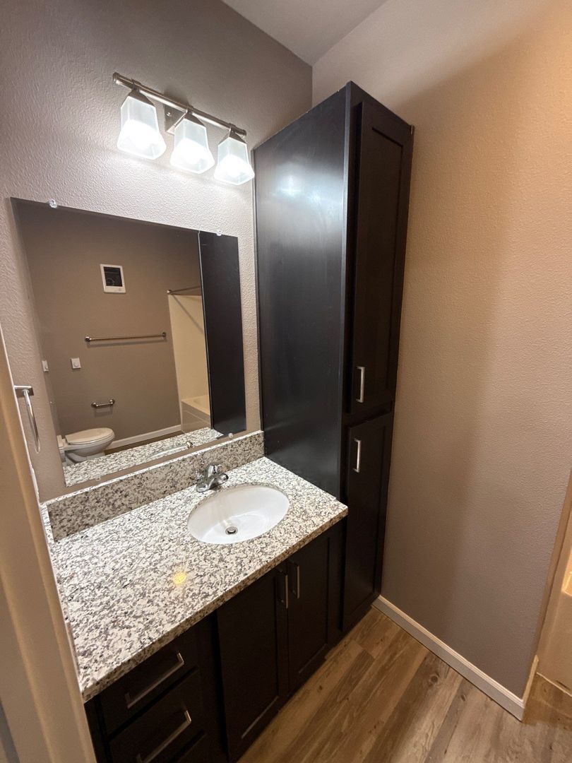 NE Newer Community 3/2, Flat Fee for W/S/G deck and AC!, AVAILABLE NOW! property image