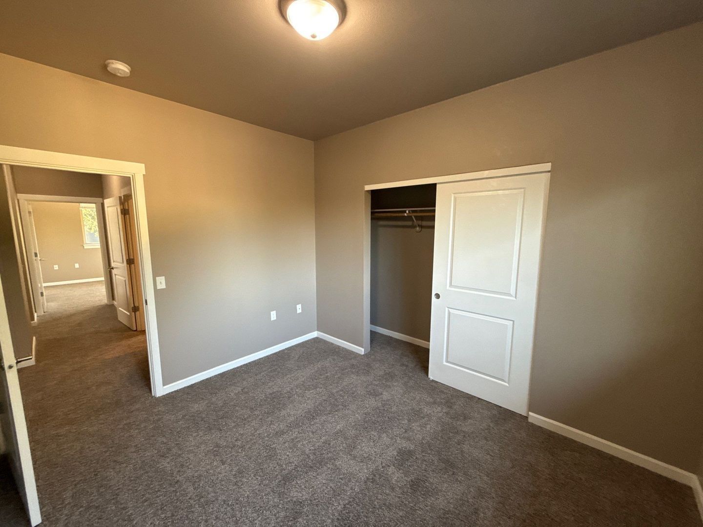 NE Newer Community 3/2, Flat Fee for W/S/G deck and AC!, AVAILABLE NOW! property image