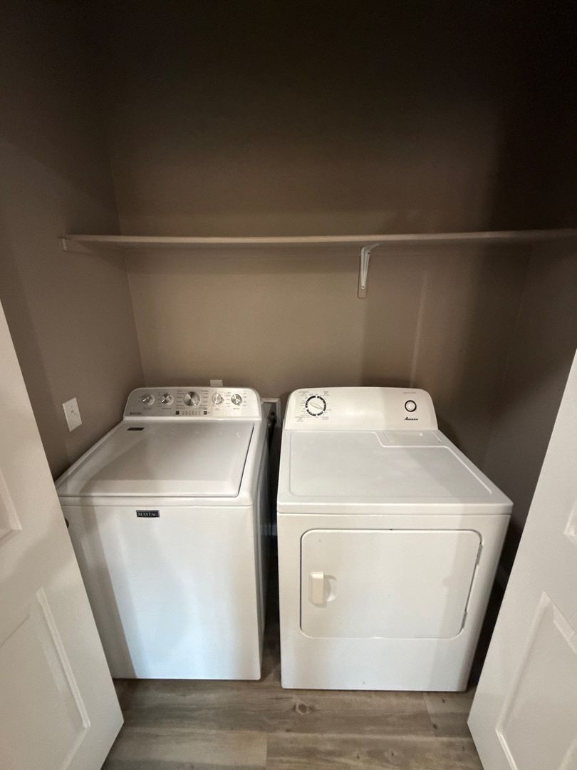 NE Newer Community 3/2, Flat Fee for W/S/G deck and AC!, AVAILABLE NOW! property image