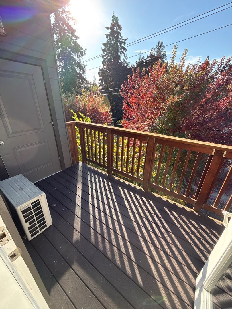 NE Newer Community 3/2, Flat Fee for W/S/G deck and AC!, AVAILABLE NOW! property image