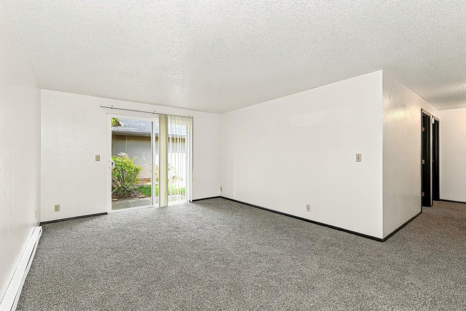 SE Salem 2 Bed 1 Bath 1 Story Complex, AVAILABLE NOW! property image