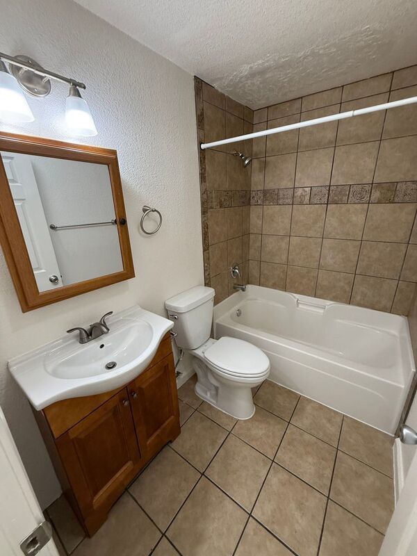 SW Albany, 1 Bed, 1 Bath, Spacious 1st Floor Apartment, Flat Fee for W/S/G, COMING SOON! property image