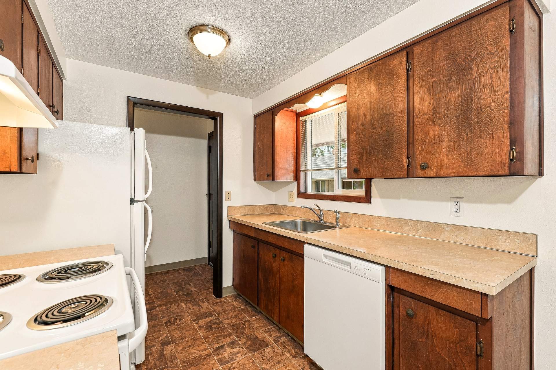 Pinewood Terrace kitchen with dishwasher